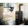 Morsoe 1442 mit Eichhörnchenmotiv und Rauchohrabgang nach oben, hier auf einer Stahlplatte montiert auf einem hellbraunes Holzboden im Moderne Wohnzimmer, im Hintergrund ist eine Arne Jacobsen Egg-sessel und ein PH Standerlampe vor raumhohen Fenstern.
