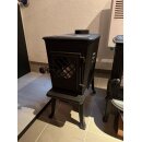 Jotul F 602 im Arbeitszimmer mit Holzkorb.